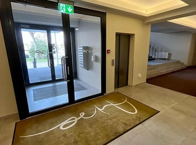 Self Check-in 24-7 *